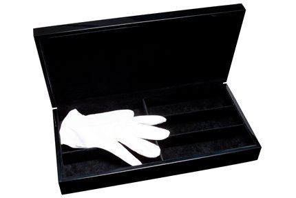 6-slot optical box wood black piano finish
incl. white Microfiber-Gloves

